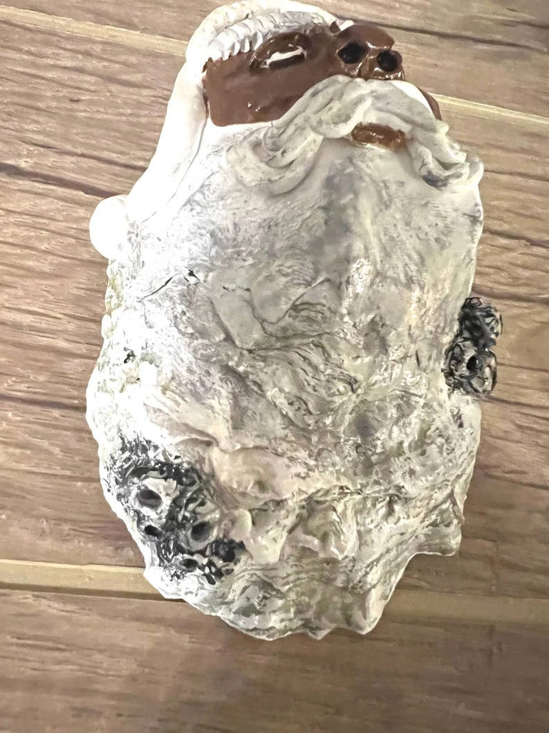 Clay Santa on an oyster shell, photo 2