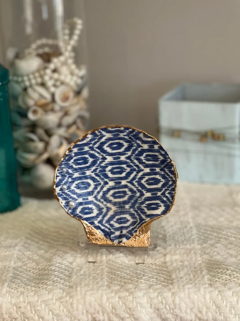 Large Blue and white patterned scallop shell