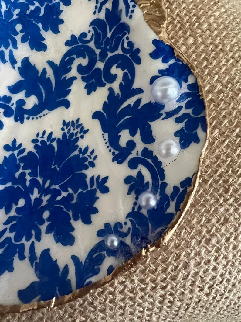 Large Blue and white damask scallop shell with pearls, photo 4