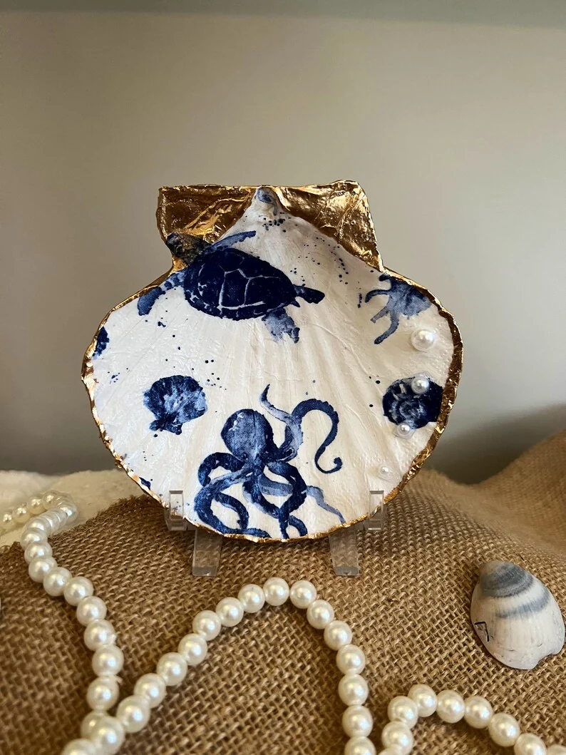 Large marine life scallop shell