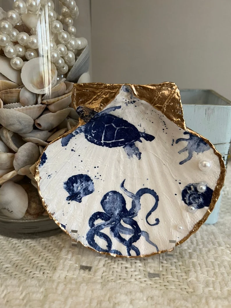 Large marine life scallop shell, photo 4