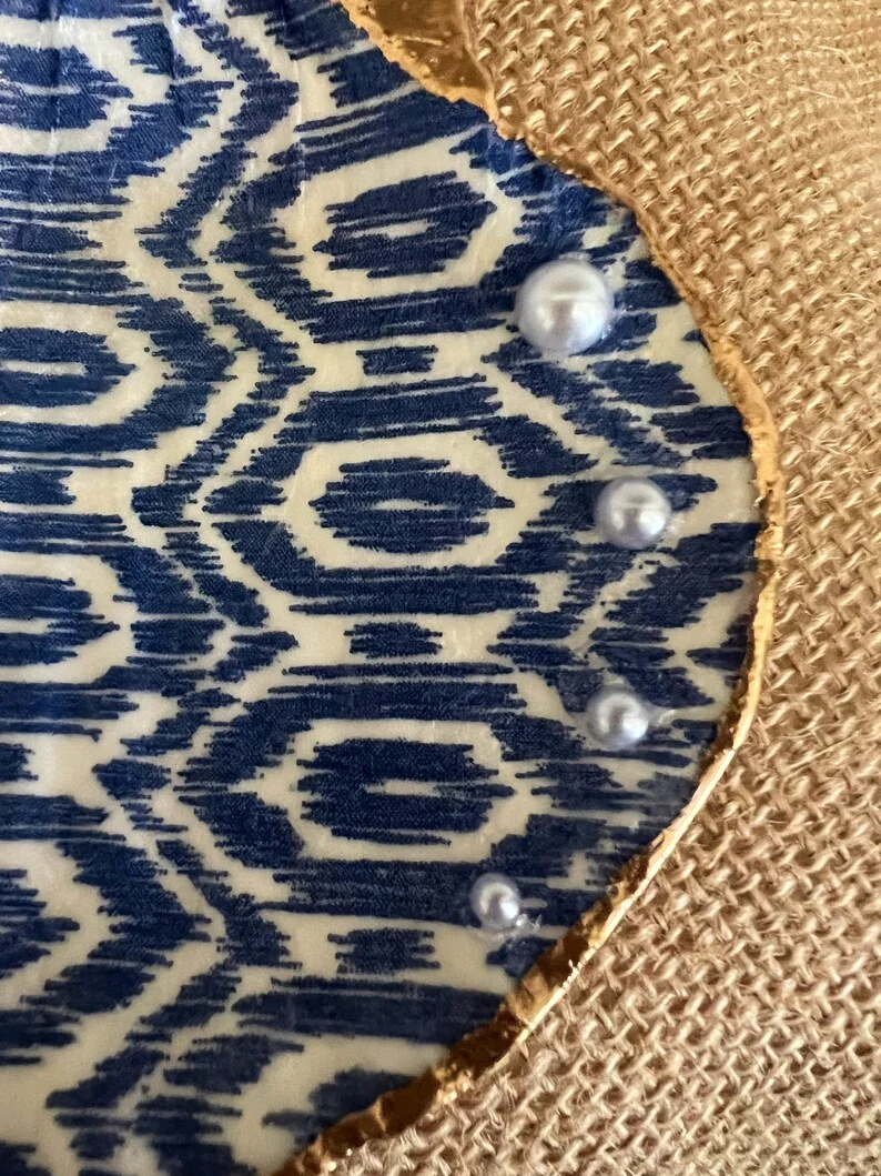 Large Blue and white patterned scallop shell, photo 4
