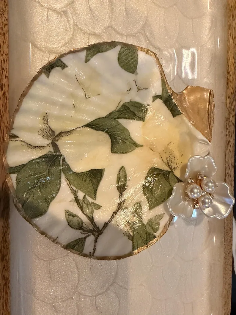 Cream Flower Shell Dish / Display, photo 2