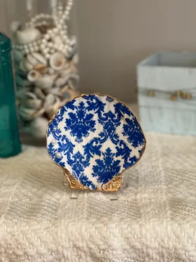 Large Blue and white damask scallop shell with pearls