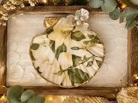 Cream Flower Shell Dish / Display